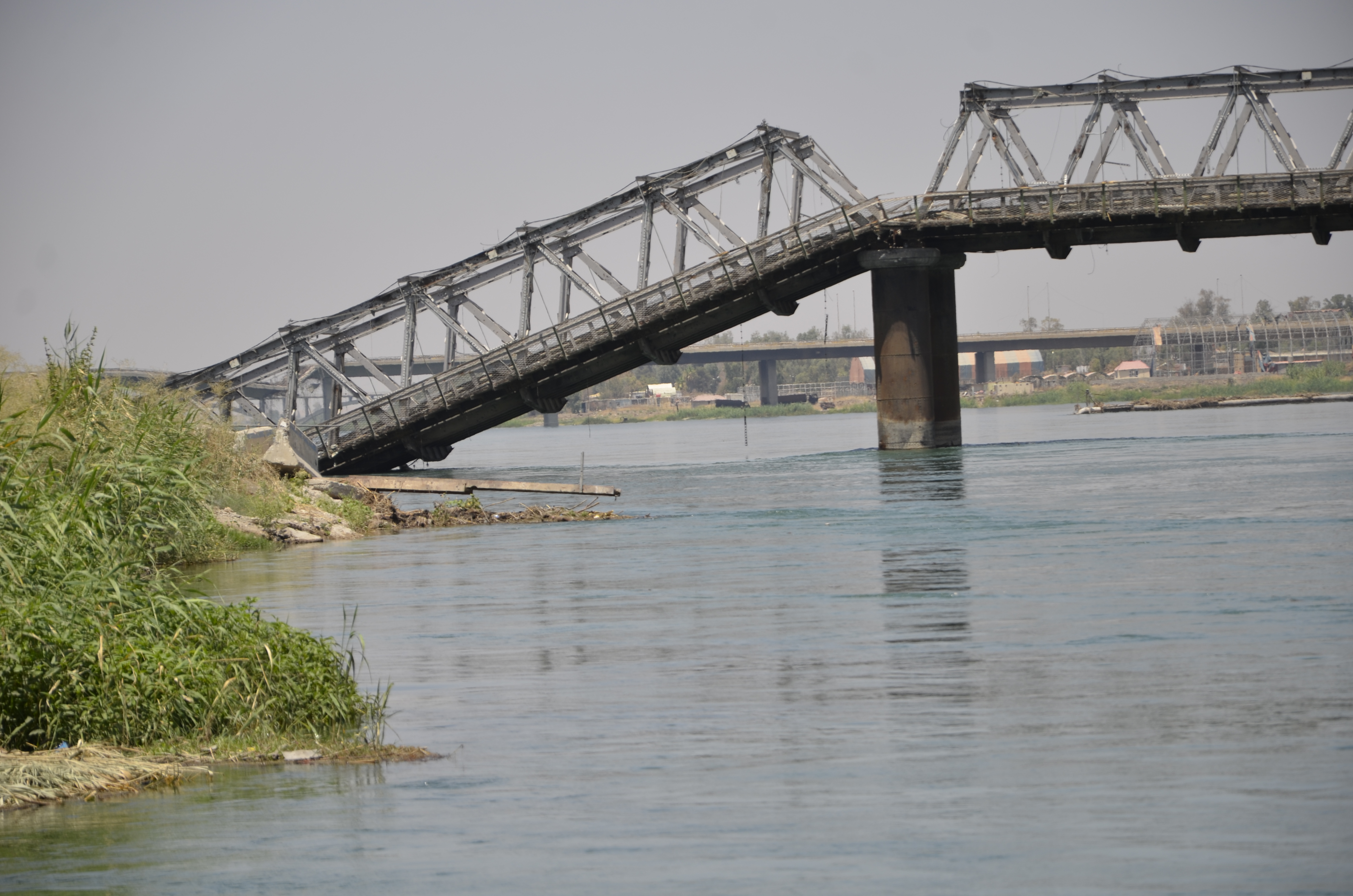 الجسر العتيق في الموصل