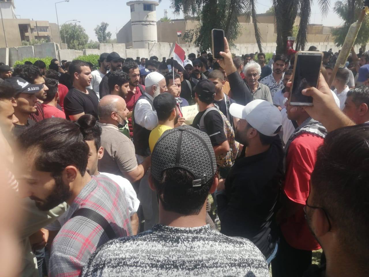 تظاهرة أمام مبنى السفارة التركية في بغداد