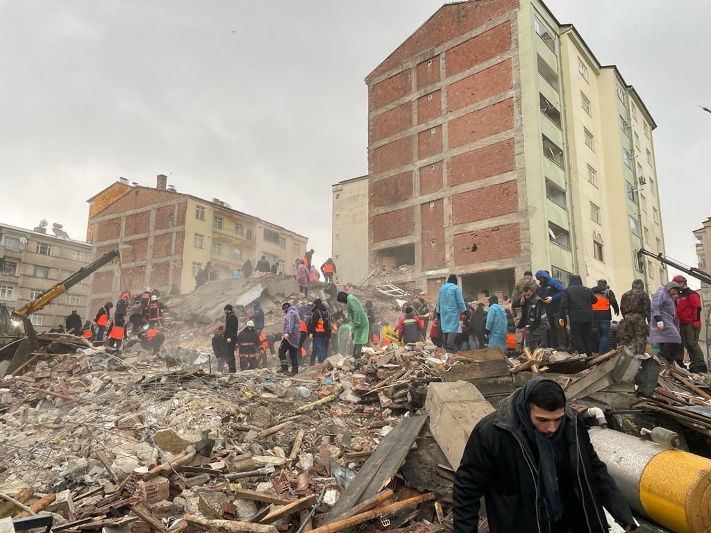 ELAZIG, TURKIYE - FEBRUARY 06: Search and rescue operations continue after 7.7 magnitude earthquake hits Elazig, Turkiye on February 06, 2023. Disaster and Emergency Management Authority (AFAD) of Turkiye said the 7.7 magnitude quake struck at 4.17 a.m. (0117GMT) and was centered in the Pazarcik district in Turkiyeâs southern province of Kahramanmaras. Gaziantep, Sanliurfa, Diyarbakir, Adana, Adiyaman, Malatya, Osmaniye, Hatay, and Kilis provinces are heavily affected by the quake. (Photo by Ismail Sen /Anadolu Agency via Getty Images)