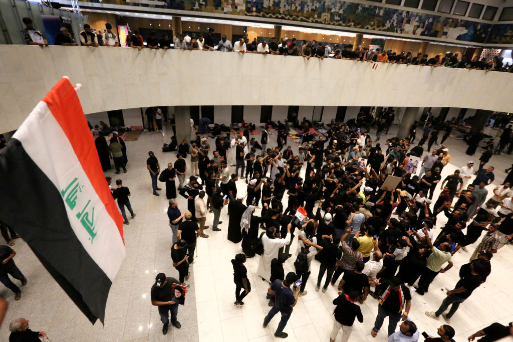 بدأ أنصار الصدر الاعتصام المفتوح داخل مبنى البرلمان العراقي منذ يوم السبت