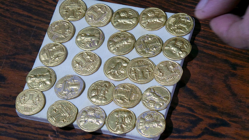 Gold coins found in an archaeological site in Wasit Governorate, Iraq, dating back 1,500 years