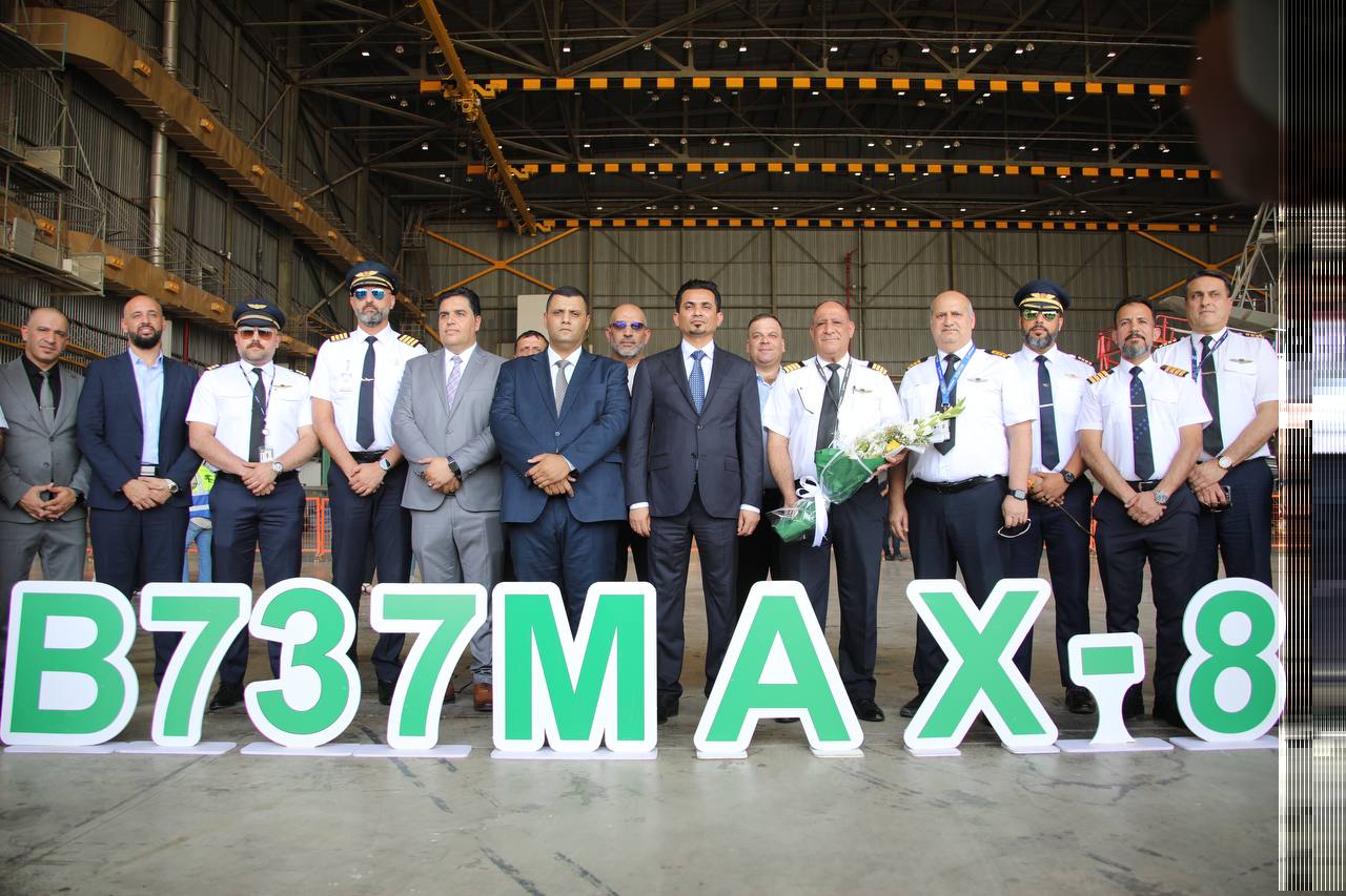   Boeing 737-8 MAX 