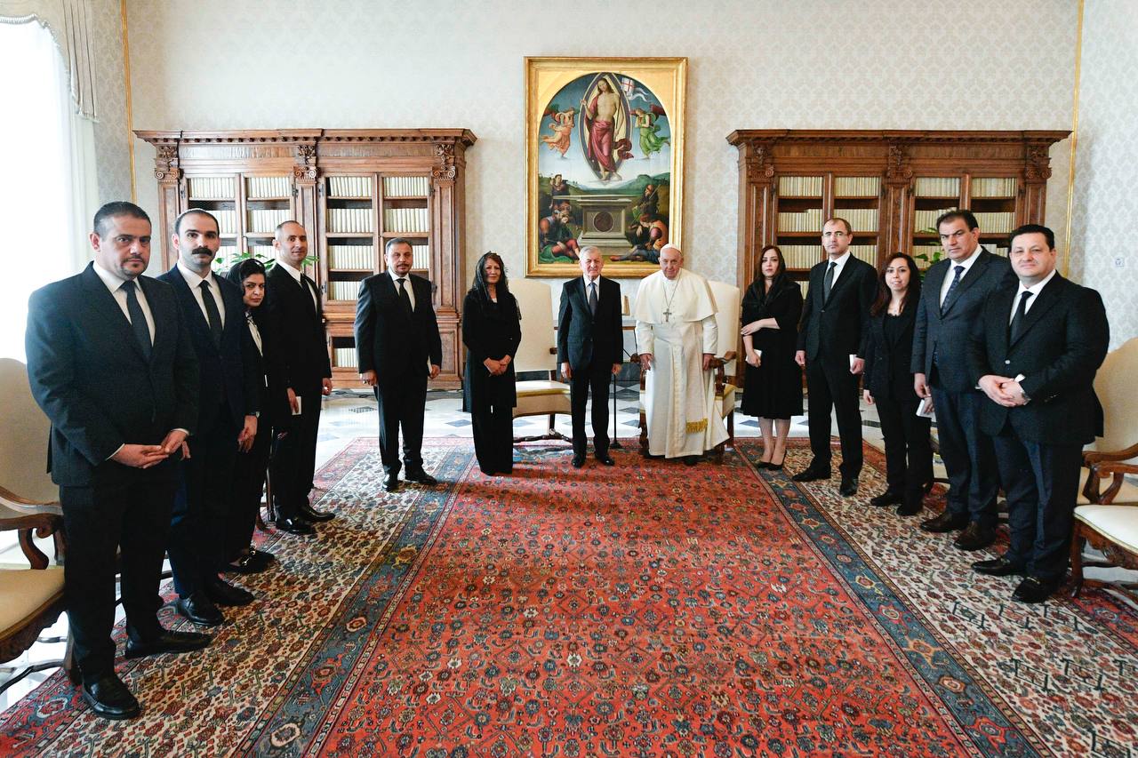 وحضر اللقاء عضو مجلس النواب السيدة ديلان عبدالغفور، وسفير جمهورية العراق لدى الفاتيكان السيد رحمن العامري، وعدد من المستشارين والمسؤولين.
