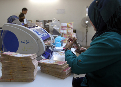 تضارب معلومات بشأن تعديل قانون سلم رواتب الموظفين في العراق