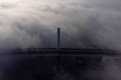 An aerial view shows the Mohammad Baqir al-Sadr bridge on a foggy morning in Basra, on January 27, 2023. (Photo by Hussein FALEH / AFP) (Photo by HUSSEIN FALEH/AFP via Getty Images)