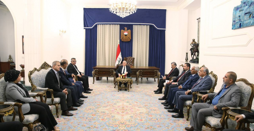 استقبل رئيس الجمهورية عبد اللطيف رشيد، يوم الإثنين 14 تشرين الثاني/نوفمبر 2022، في قصر السلام ببغداد، وفدًا ضم نُخبة من الأكاديميين و المحللين والصحفيين والكتّاب العراقيين.