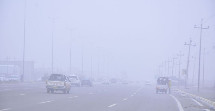 KIRKUK, IRAQ - JANUARY 31: A view of traffic with poor visibility during foggy weather in Kirkuk, Iraq on January 31, 2023. (Photo by Muhammet Kasim/Anadolu Agency via Getty Images)